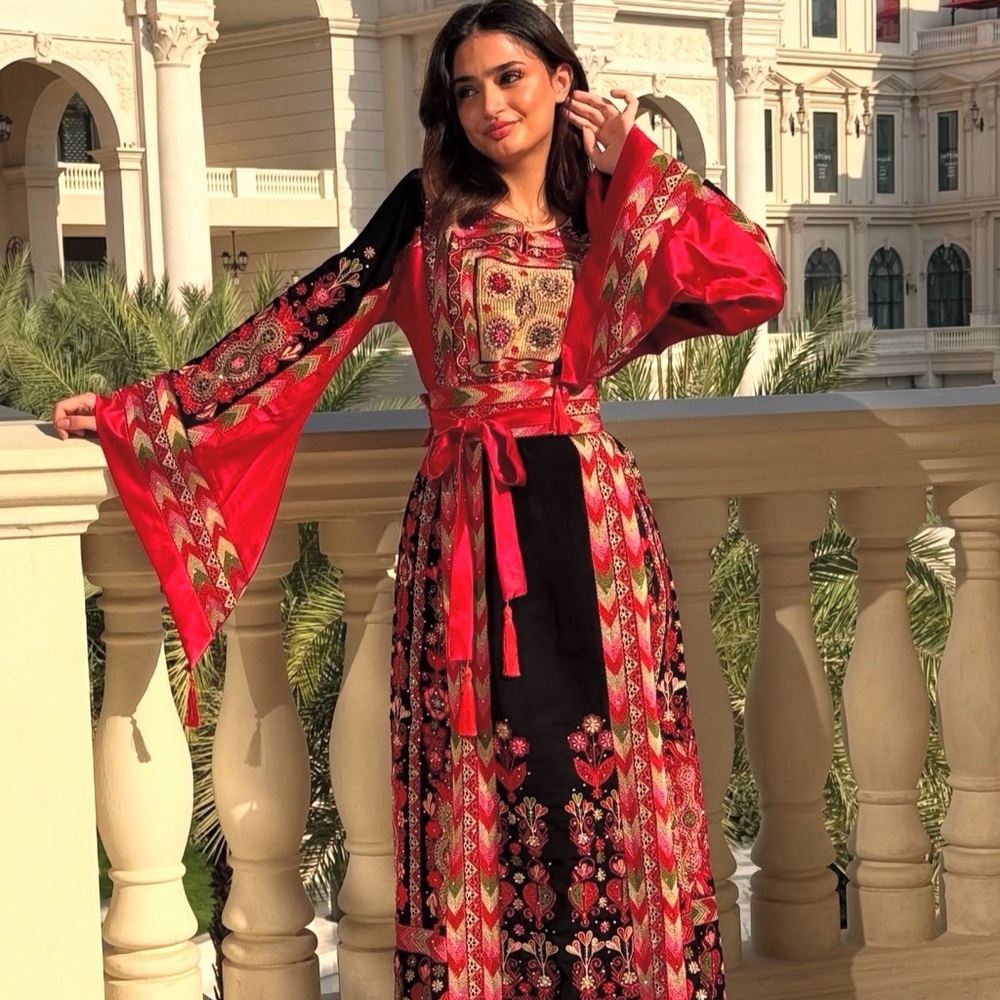 Just Arrived Elegant Women’s Thobe at Unbelievable Prices!